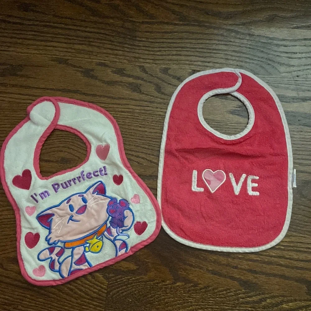 2 BABY BIBS